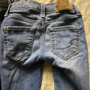 Girls size 6 levi straight legged jeans
